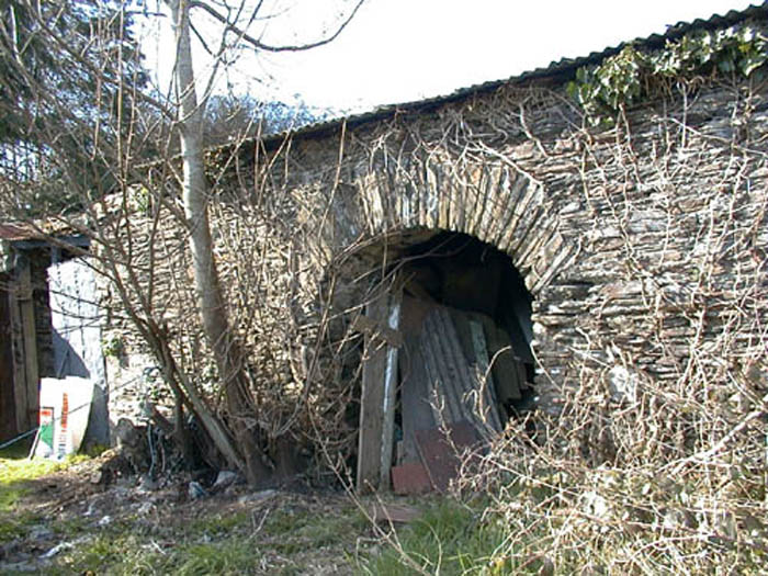 Arches behind Bradfields  used to be stables for horses of church goeres jpg