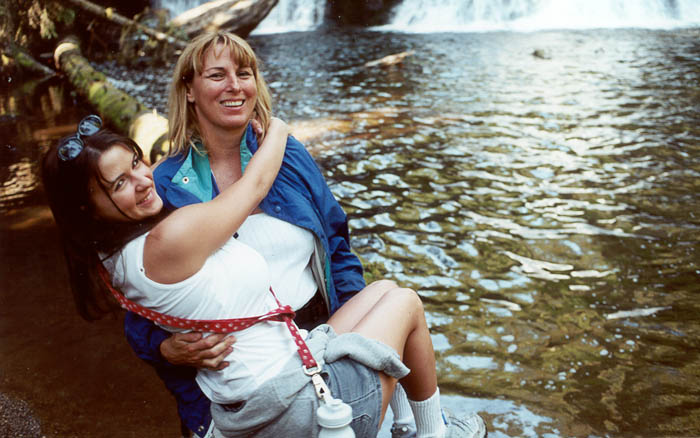 Stacie and Ginni.jpg 77.4K